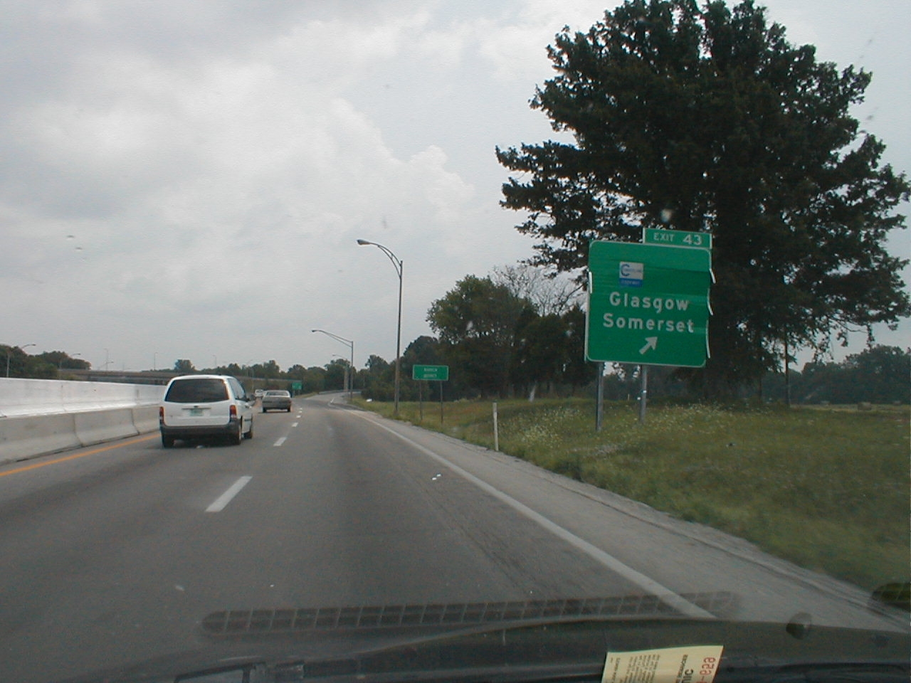 Approaching the western terminus of the parkway heading north on I-65. A clearly warn out sign marks the exit for the parkway.