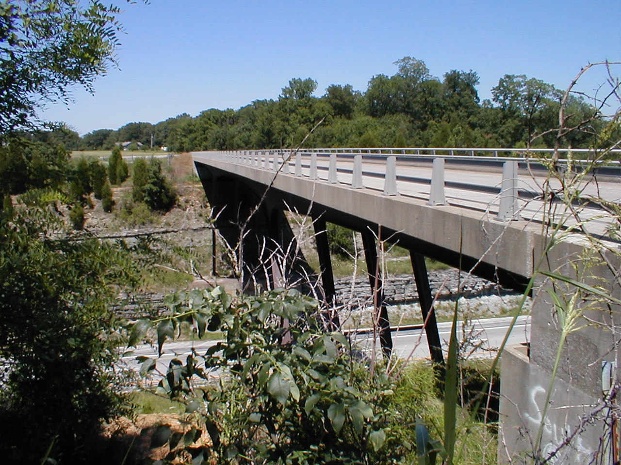 A side view of the overpass.