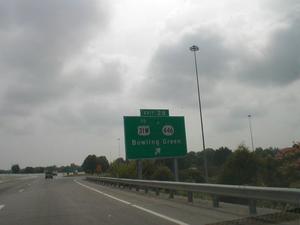 Signage for Exit 28 (KY 446) heading north on I-65. (June 29, 2001)
