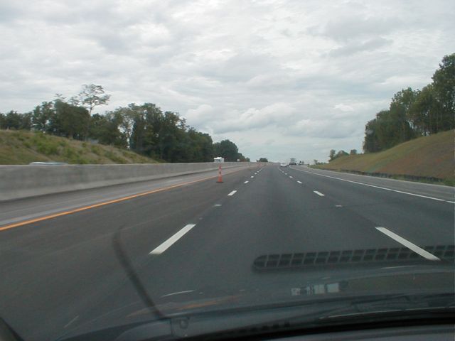Heading north just past the Barren River on I-65. The road is essentially complete at this point. (August 15, 2002)
