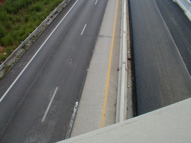 Looking north on I-65 from the Hays-Smith Grover Road overpass. (August 15, 2002)