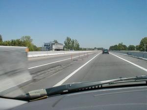 The new jersey barrier being constructed north of Exit 28. End of the split between the two northbound lanes. (May 22, 2002)