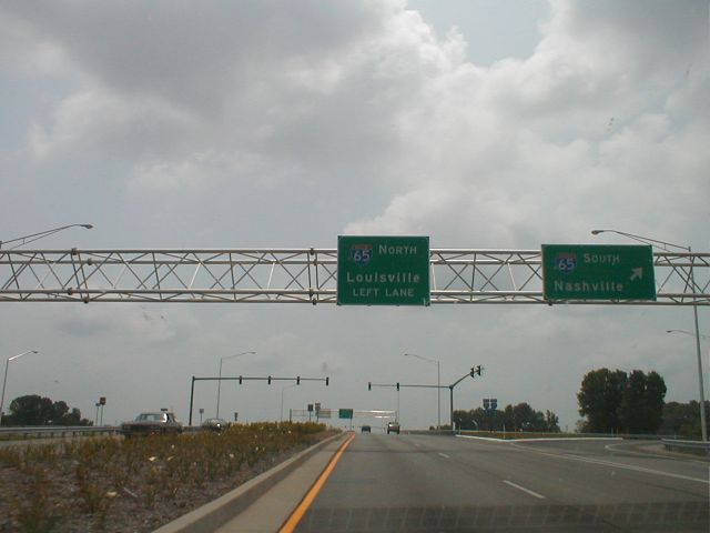 Signage I-65 exit 26 on KY 234. (July 5, 2003)