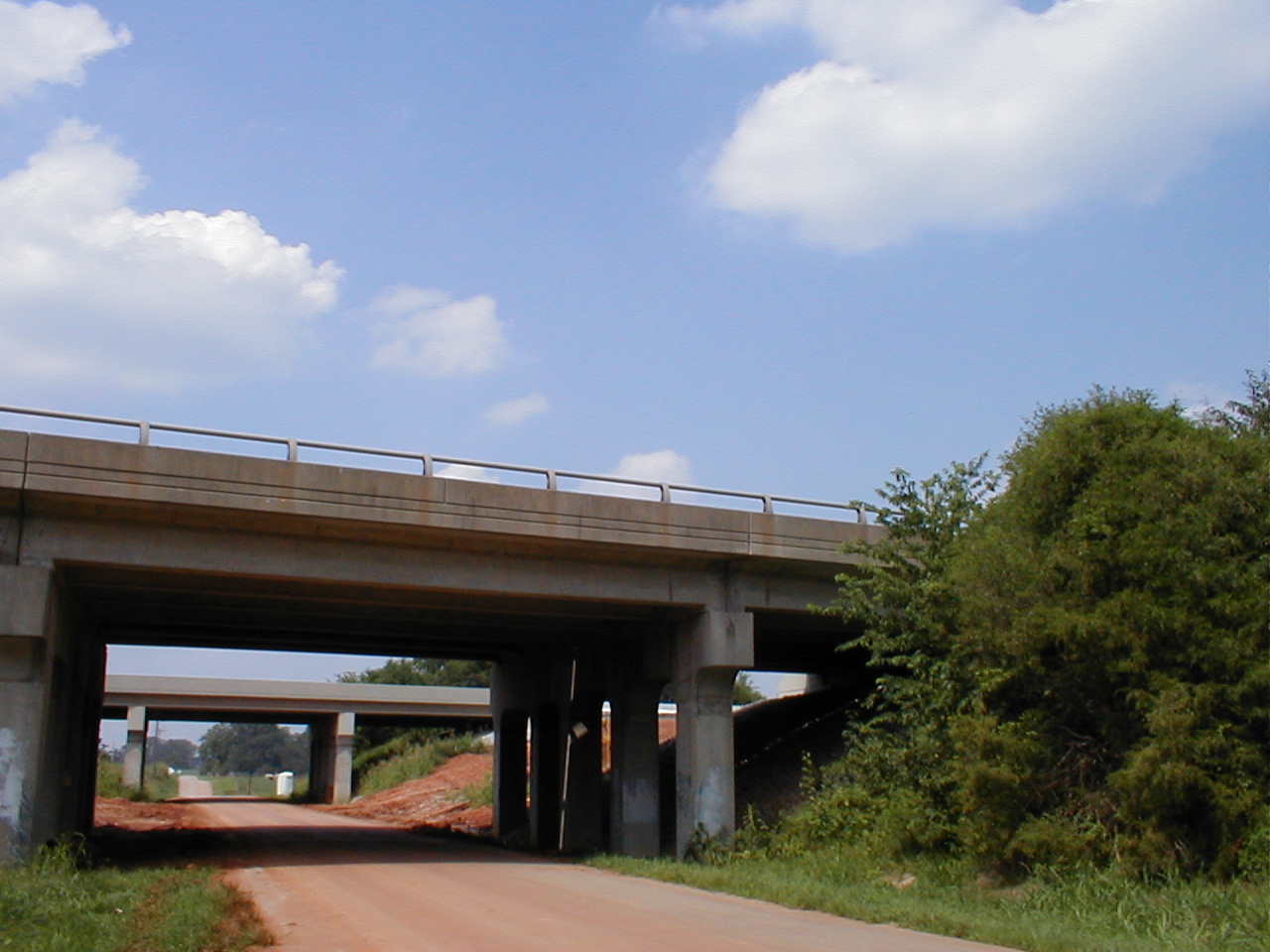 A contrast of the old railing on the north bound bridge and the new railing on the south bound bridge.