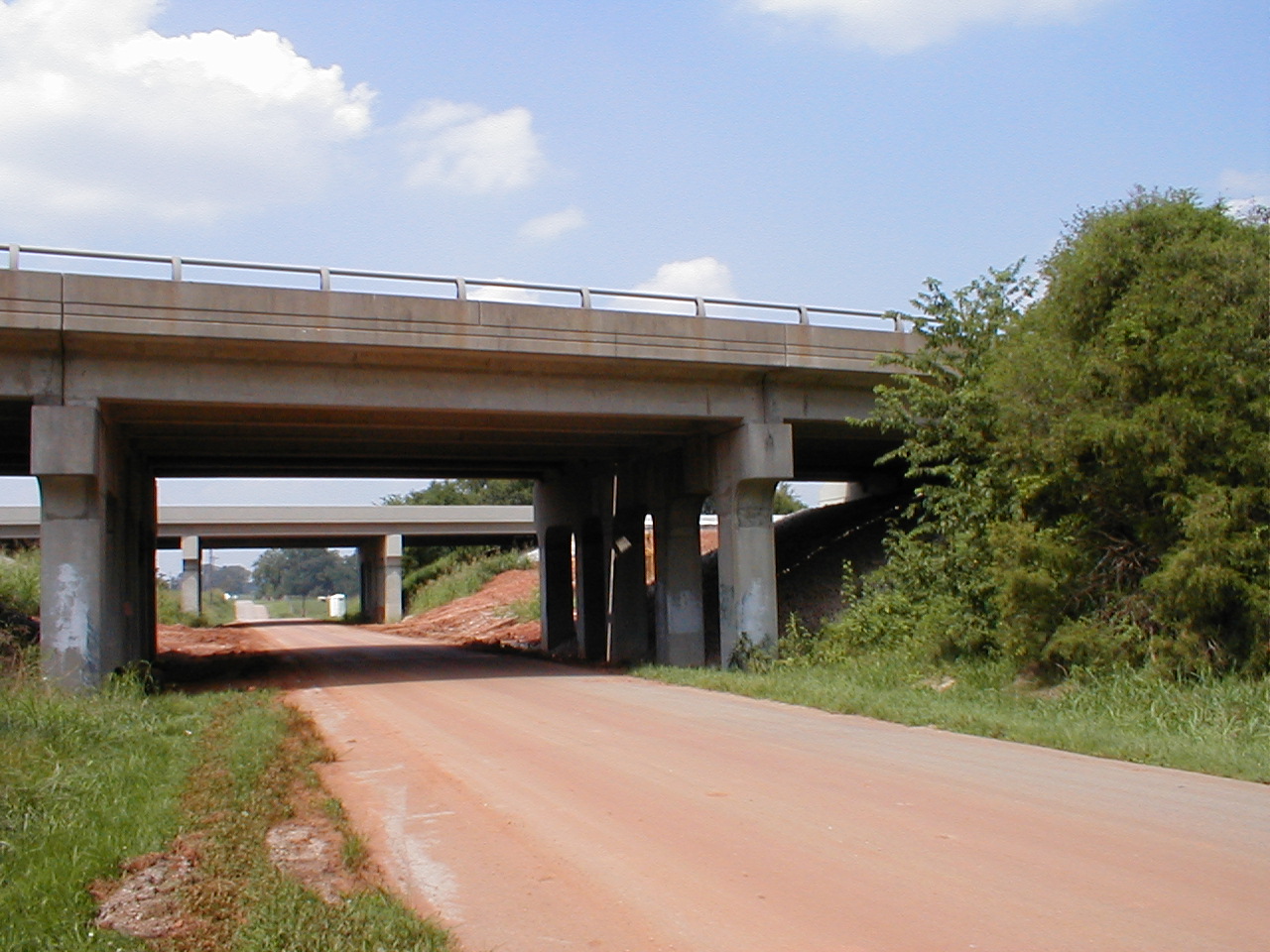 A contrast of the old railing on the north bound bridge and the new railing on the south bound bridge.