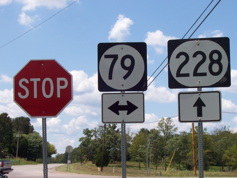 Signage near the Matthew E. Welsh Bridge over the Ohio River (Aug. 15, 2004).