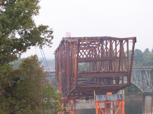New KY 90 Lake Cumberland Bridge under construction next to the existing KY 90 bridge (Oct. 2, 2004).