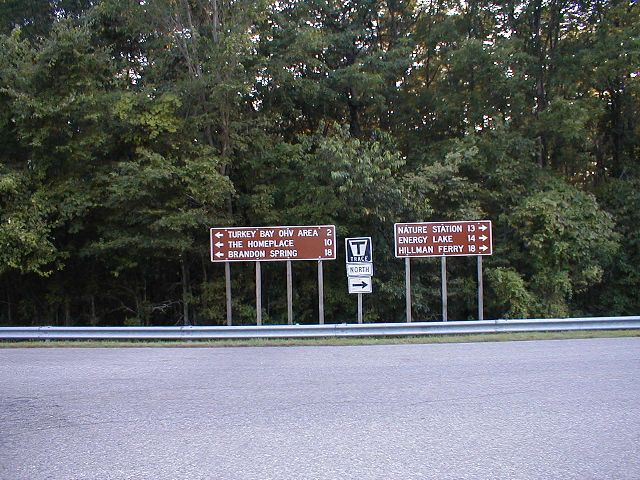 Entering The Trace from US 68/KY 80.