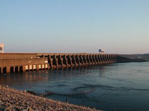 Kentucky Dam. US 62 and US 641 traverse the rim of the dam.