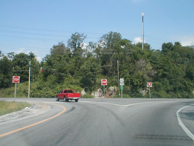 The north-eastern end of the Gene Snyder Freeway at US 42. (July 6, 2003)