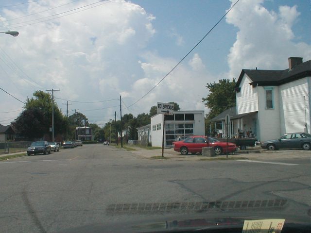 An old sign directing traffic to the K&amp;I bridge. (July 6, 2003)