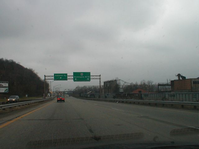 Approaching the twin Ashland bridges on US 52 in Ohio. (January 3, 2003)