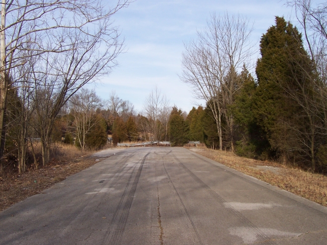 Western Kentucky Parkway's Old Connector: Northeastern terminus. Just short of the parkway.